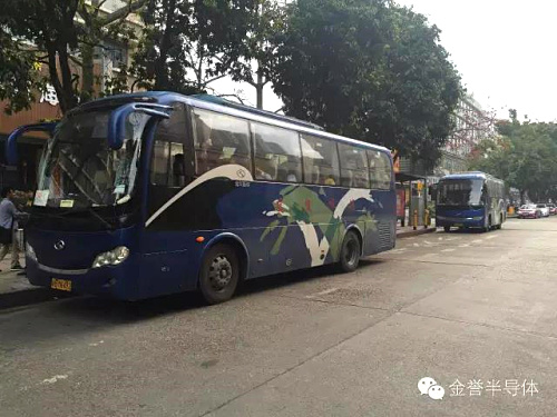 大巴車.jpg 大巴車.jpg